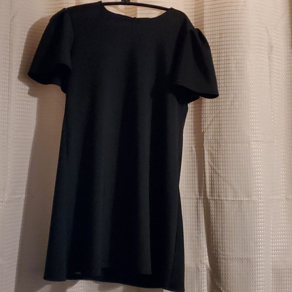 MAKADAMIA 40 DRESS BLACK  CAP SLEEVE